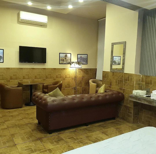 Others 5, Green Hill Hotel, El Metn