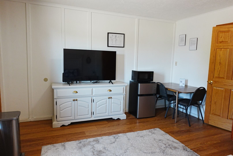Living area 5, Homestead Motel & RV, Woodbury