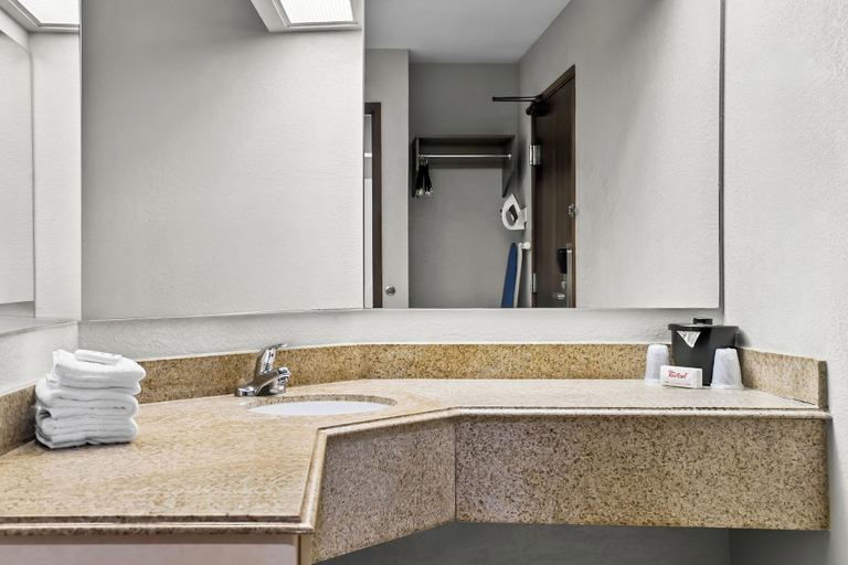 Bathroom 4, Red Roof Inn Flint, Genesee