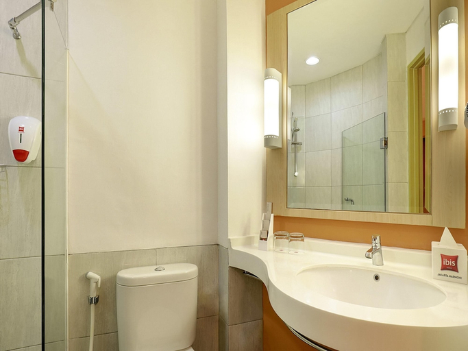 Bathroom 5, Ibis Jakarta Harmoni, Jakarta Pusat