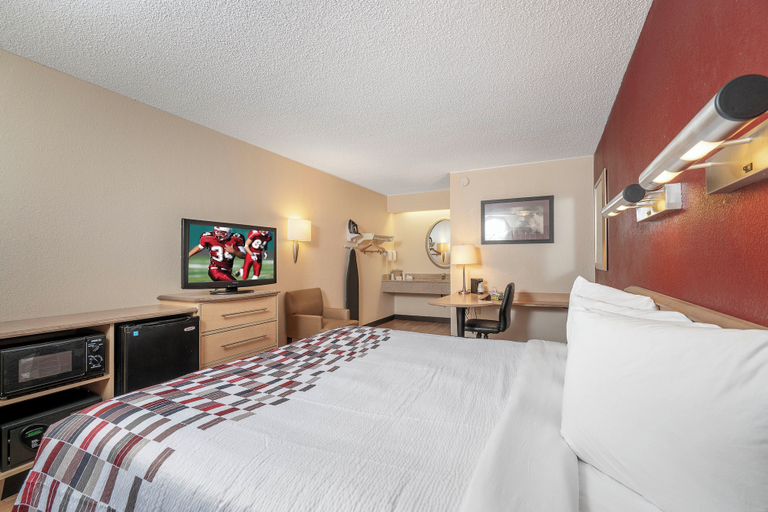 Bedroom 3, Red Roof Inn Indianapolis South, Indianapolis