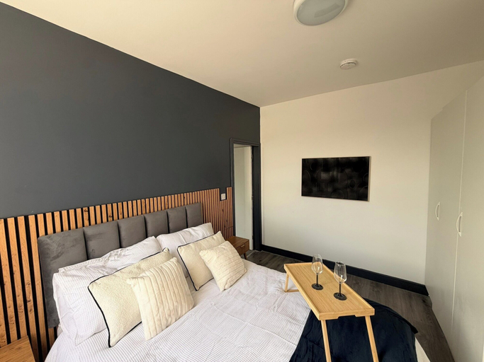 Room 4, Wolverhampton City Apartment - Modern & Cozy Stay, Wolverhampton
