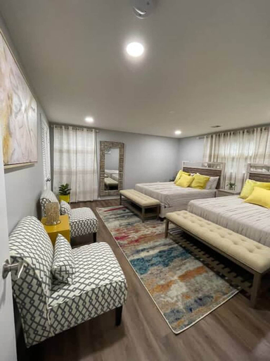 Room 4, Lux Family Xcape With Hottub Fireplace Deck BBQ, Montgomery