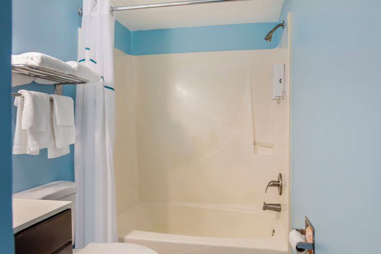 Bathroom 4, HomeTowne Studios by Red Roof Huntsville - Madison, Madison