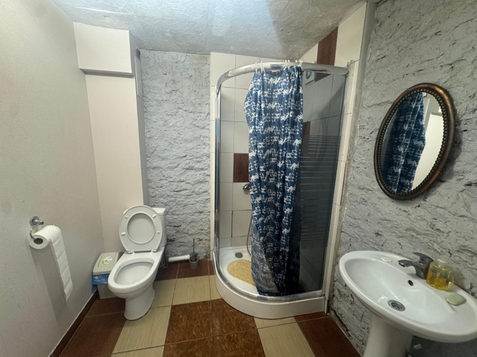Bathroom 5, Hostel Suda5, Tallinn