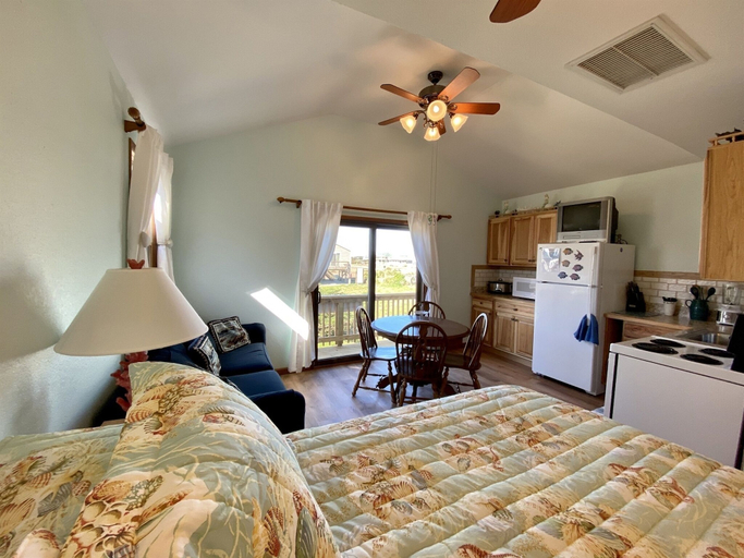 Room 3, 31 Rip Tide Studio Bedroom Condo, Dare