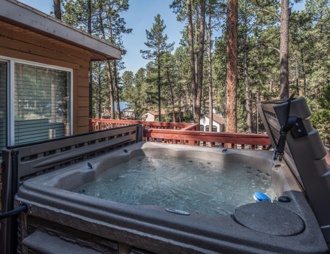 Sport & Beauty, The Elk Meadow Cozy Cabin, Lincoln