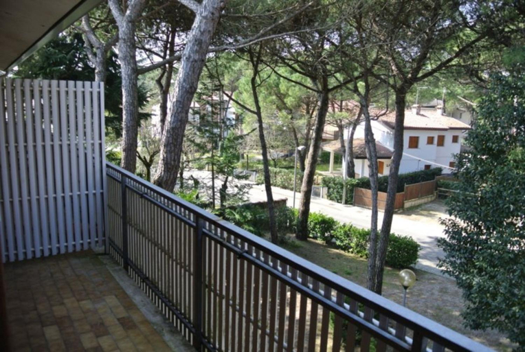 1, Peaceful apartment with terrace in a great area, Udine