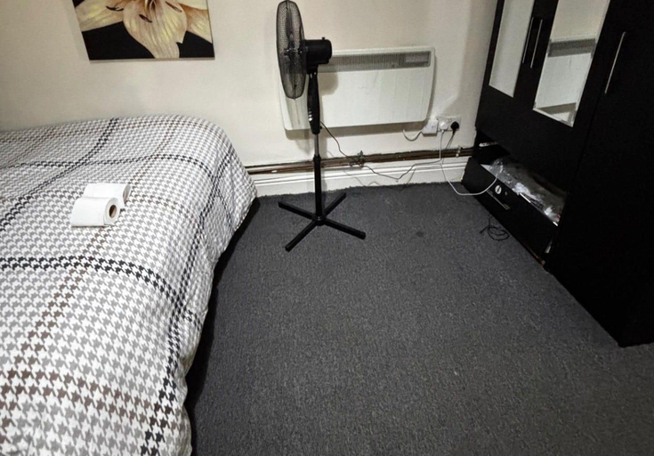 Room, Aston 1-bed Apartment, Sleeps 2 Near Shops, Birmingham