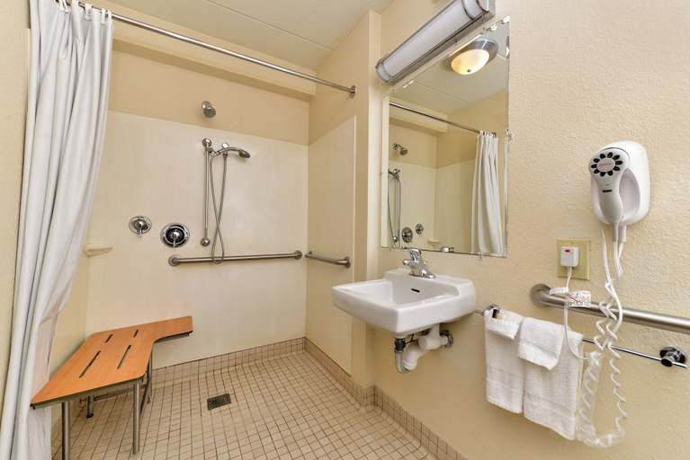 Bathroom 3, Red Roof Inn PLUS+ Secaucus - Meadowlands - NYC, Secaucus