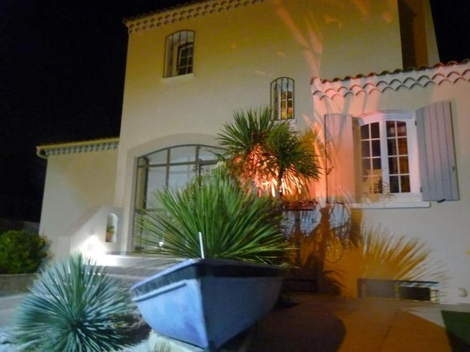 Exterior & Views 2, Chambre d'hôtes La Villa Du Petit Port, Bouches-du-Rhône