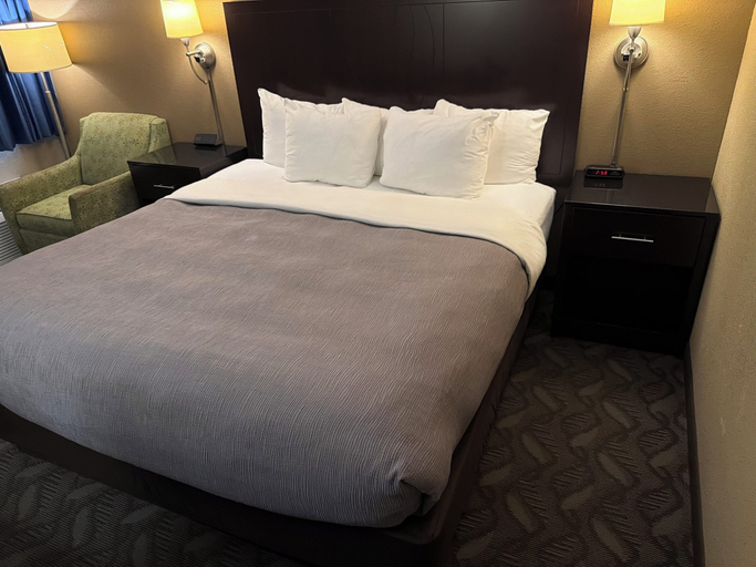 Bedroom 3, Quality Inn Hyde Park Poughkeepsie North, Dutchess