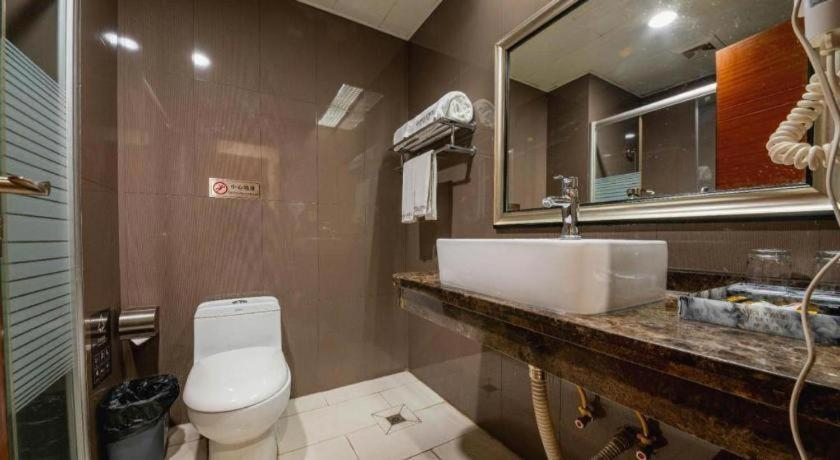 Bathroom 3, James Joyce Coffetel Hotel Guangzhou Xiaoping Metro Station, Guangzhou