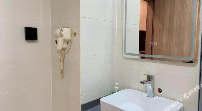 Bathroom 3, GreenTree Inn (Fengtai Beijing Dongda Street), Beijing