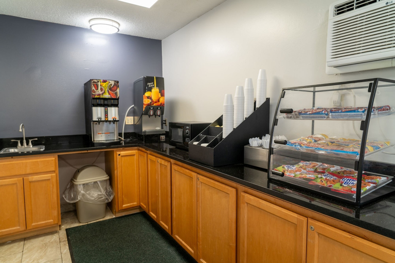 Food & Drinks 5, Coratel Inn & Suites by Jasper Hastings, Dakota