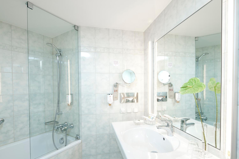 Bathroom 4, Mercure Berlin Tempelhof, Berlin