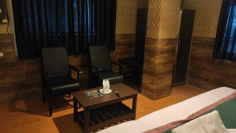Public Area, Darussalam Restaurant and Inn, Srinagar
