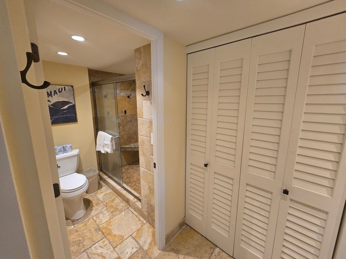 Interior 4, Oceanfront 1BD With Panoramic Ocean & Sunset Views -mahana 406, Maui