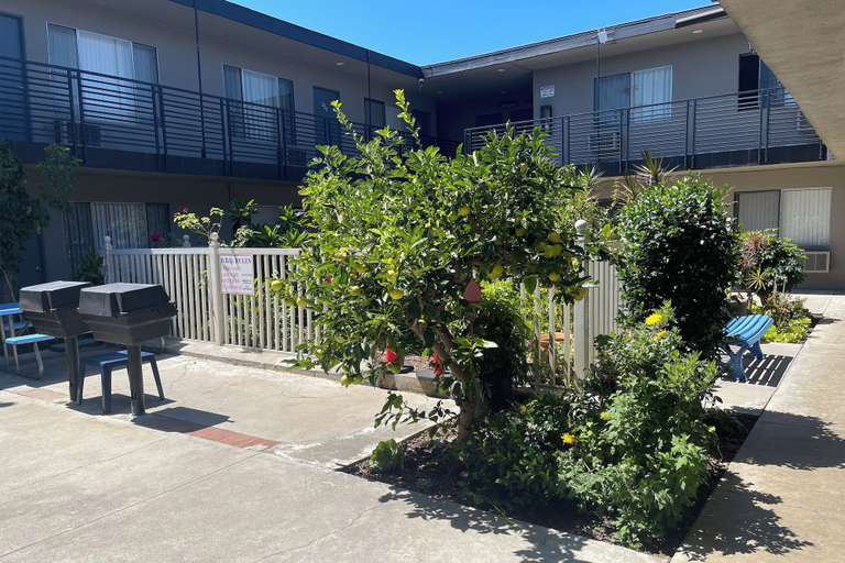 Terrace/patio 3, Huntington Suites, Orange