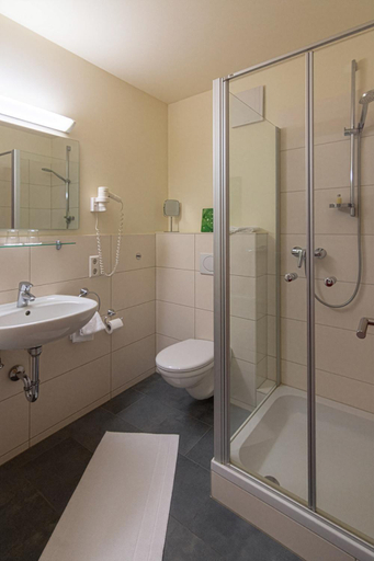 Bathroom 5, Das kleine Amtshotel, Main-Tauber-Kreis