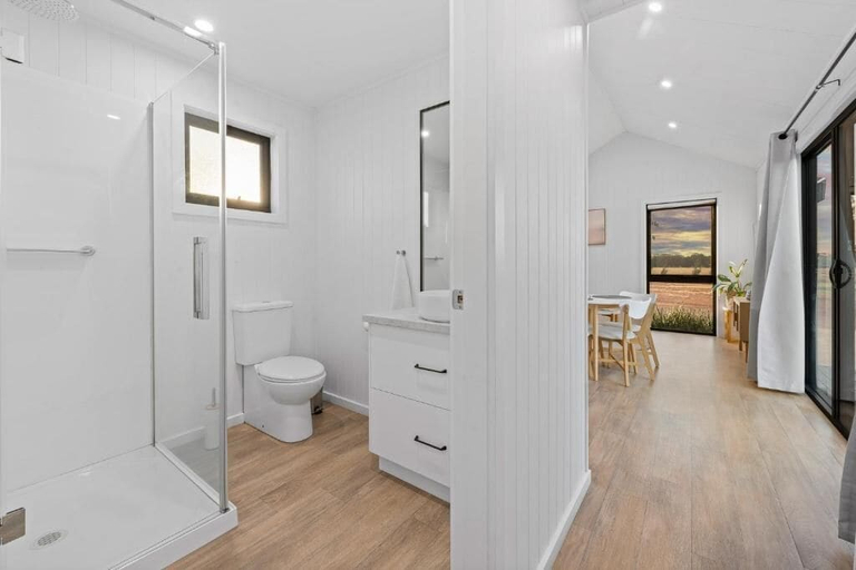 Bathroom 5, Three Ponds Estate, Temora