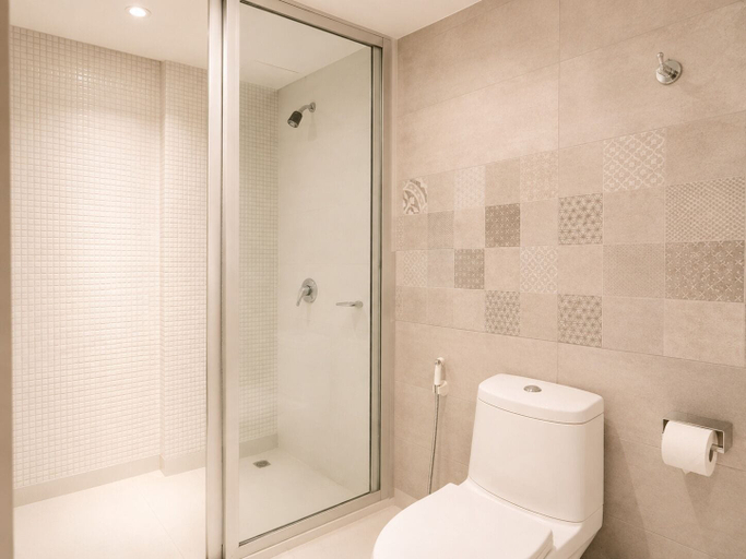 Bathroom 5, Swana Bangkok Hotel, Phra Nakhon