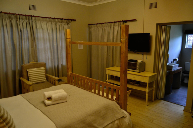 Bedroom 2, Bali Biasa Guesthouse, Gert Sibande