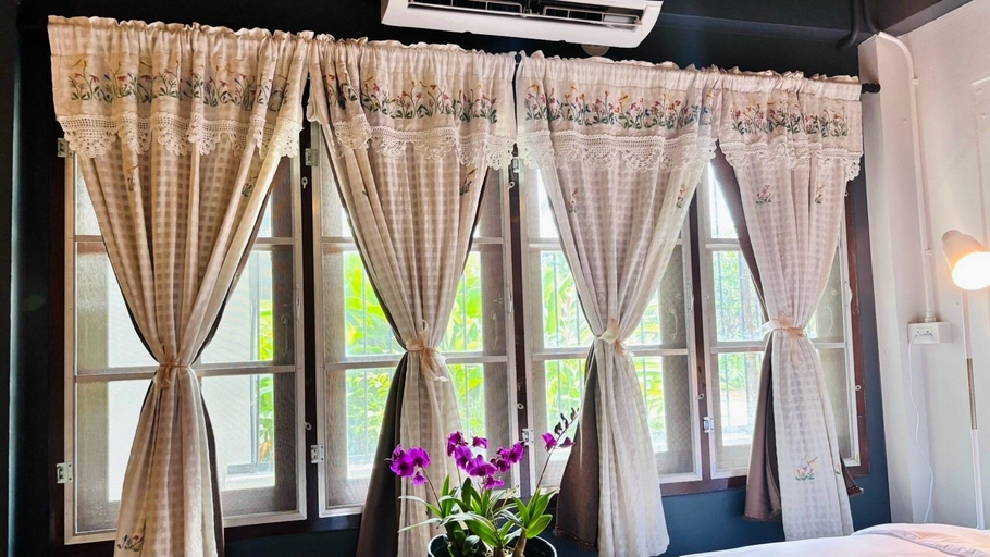 Room 4, Retro at Mae Rim, Mae Rim