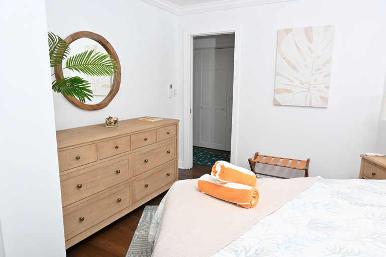 Room 2, Leisure Beach Ocean Retreat - Luxury Beachfront House 3 Bedroom Home