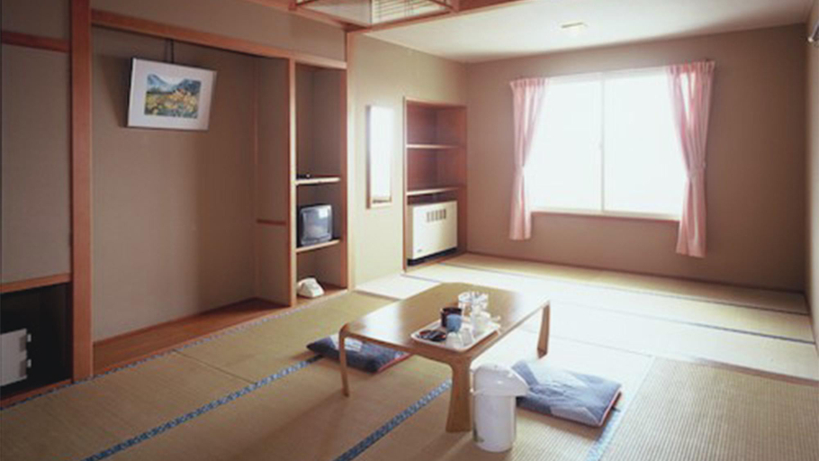Bedroom 3, Shiga Swiss Inn, Yamanouchi