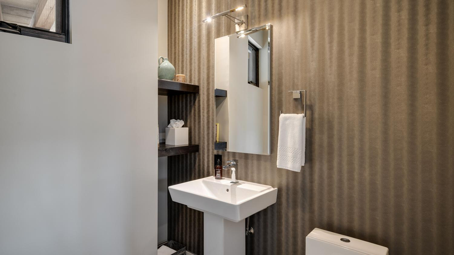 Bathroom 3, Vickerys Vantage, Summit