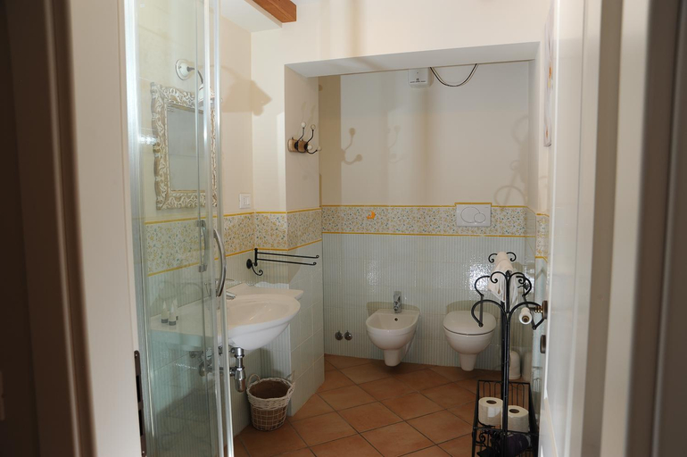 Bathroom 3, Fule affittacamere, L'Aquila