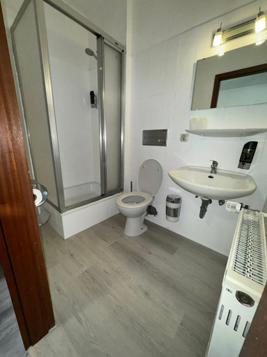 Bathroom 5, Hotel Rucking, Northeim