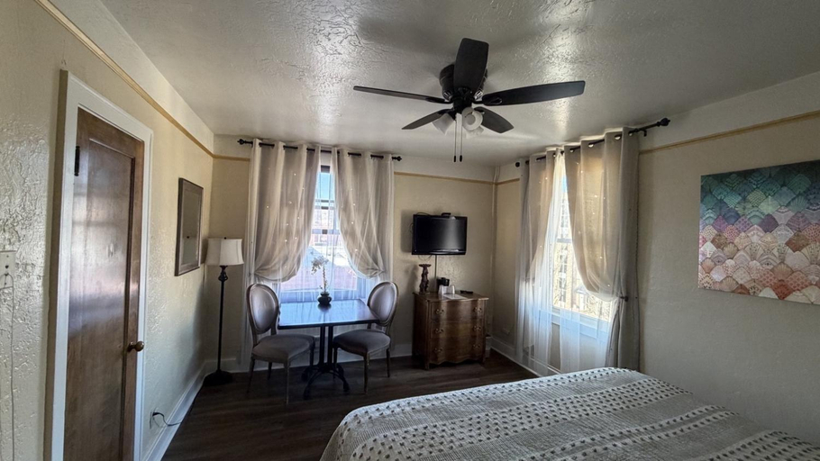 Bedroom 4, Hotel Monte Vista, Coconino