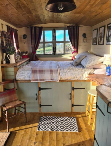 Bedroom 2, Shepherds Watch, Staffordshire