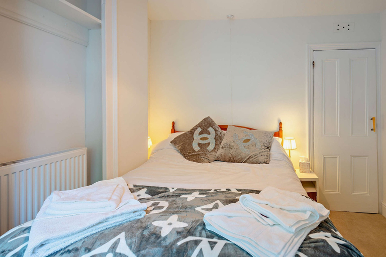 Room 3, Host and Stay - BKL Seaview House, Conwy