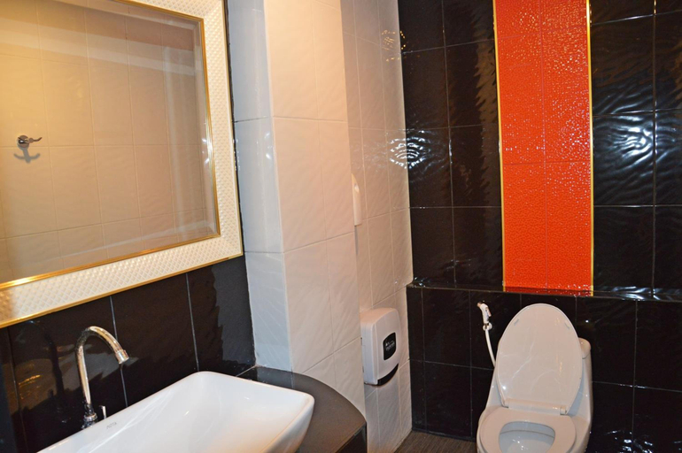 Bathroom 3, DWELLA SUVARNABHUMI, Bang Phli