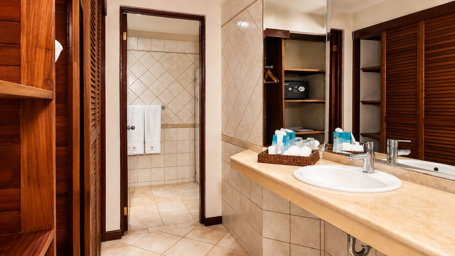 Bathroom 5, Papagayo Golden Palms Beachfront Hotel, Carrillo