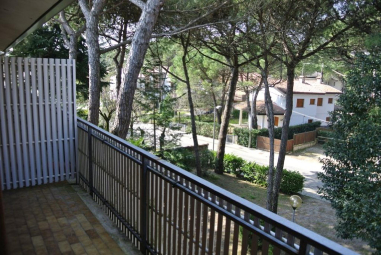 3, Peaceful apartment with terrace in a great area, Udine