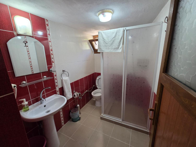 Bathroom 3, Vama Konuk Evi, Gökçeada