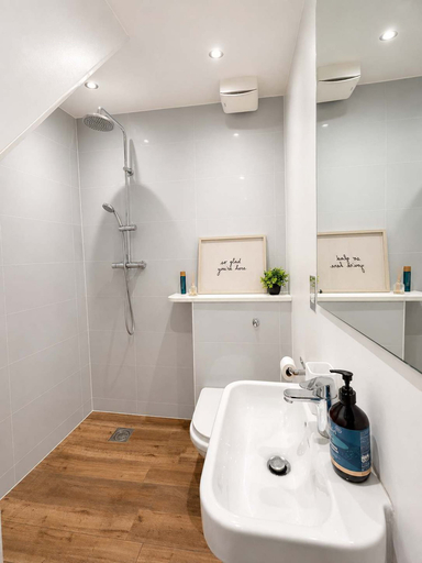 Room 4, Stylish Hertford House - Ideal for Work or Leisure, Hertfordshire