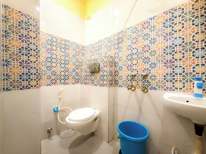 Bathroom 5, Hotel Avyan Palace, Mathura