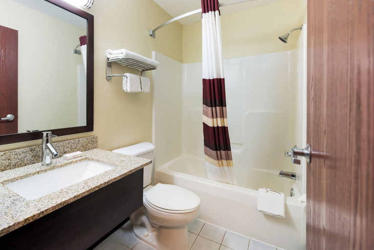 Bathroom 4, Red Roof Inn Auburn, De Kalb