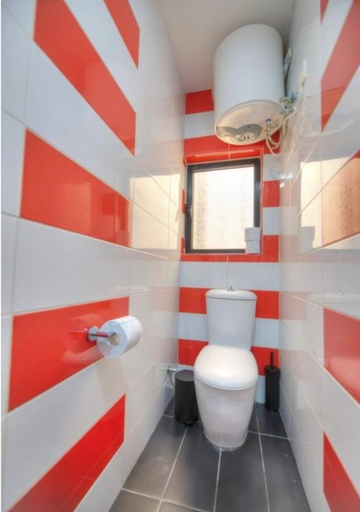 Bathroom, Joe Ann Apartments, St Julian's