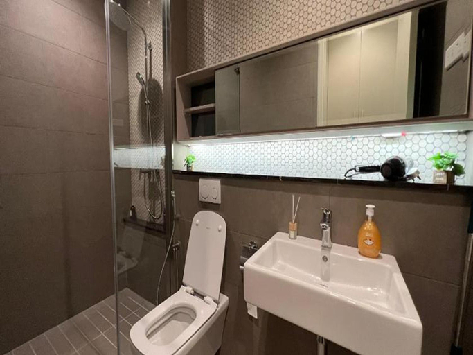 Bathroom 4, Lucentia Residence Bukit Bintang LalaportBBCC By VELLORA, Kuala Lumpur