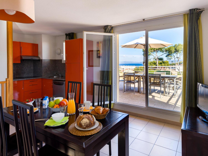 Facilities 5, Var Coast Duplex Apartment for 8, Var