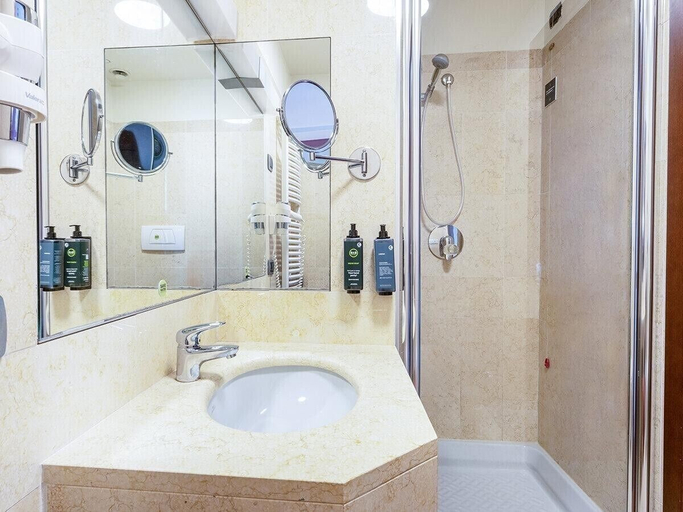 Bathroom 5, B&B HOTEL Imperia Rossini al Teatro, Imperia