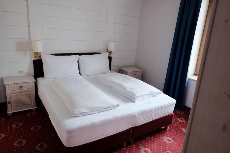 Bedroom 4, Strandhotel Berg, Starnberg