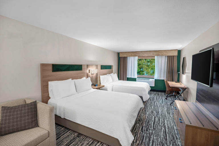 Bedroom 2, Holiday Inn Express & Suites HAYWARD by IHG, Sawyer