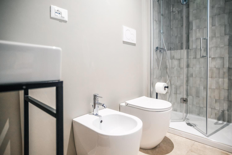 Bathroom 3, B&B La Magnolia, Bari